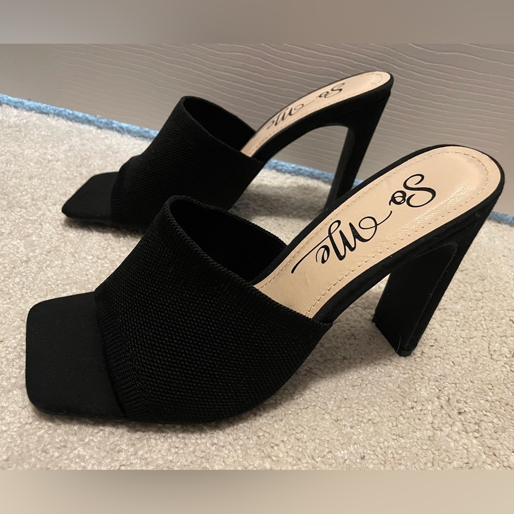 Stylish black heels!